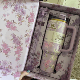 Stanley x Love Shack Fancy 40 oz H2.0 Happy Thoughts Quencher Purple Tumbler NEW BOX photo review